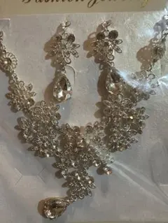 ブライダルアクセサリー ネックレスとピアスセット