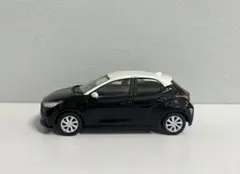 トヨタ YARISホワイトブラック ミニカーのサムネイル