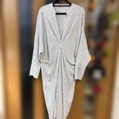 ストライプ Vネック 長袖シャツワンピース　ストレッチ　スリットデザインカフス