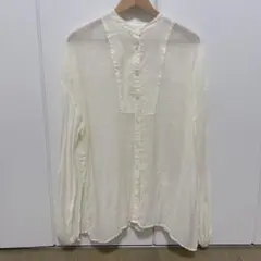 アイボリー 長袖シャツ ボタン付きのサムネイル
