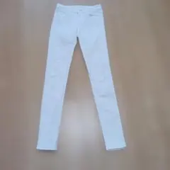 ユニクロ　ウルトラストレッチ　ホワイトデニム スキニーデニム 58.5