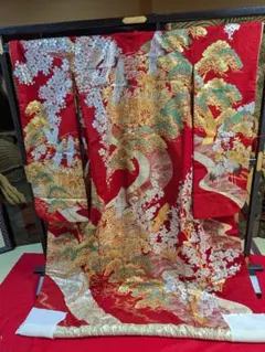 黄土色 色打掛 鶴 松 菊 豪華刺繍 - メルカリ