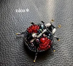 【お試し価格！】ふた星テントウムシ＊ビーズ刺繍ブローチ　ハンドメイド