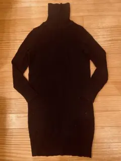 無印良品 紺 首のチクチクをおさえたタートルネック ニットワンピース