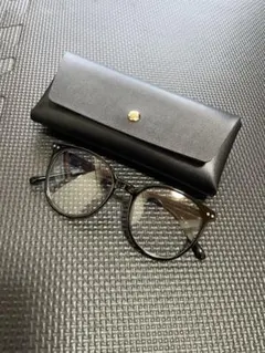 黒縁メガネ 伊達メガネ ケース付き