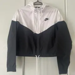 【新品タグ付き】NIKE ハーフジップパーカーのサムネイル