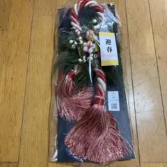 赤と白のしめ縄飾り