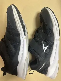 瞬足　スニーカー　黒23㎝