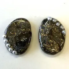 5910 5連パールつき金箔いりブラックグレーマーブルピアス