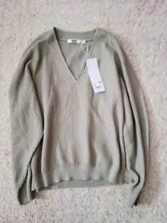 新品未使用　ユニクロ　UNIQLO　Vネックセーター