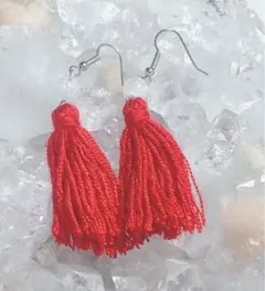 レッドふわふわ　クラック水晶ピアス　No.97