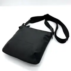 【Salvatore Ferragamo】ショルダーバッグ　ロゴ入り　ブラック