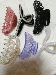 ✦お買得です❗ヘアクリップセット 　まとめ売り➜6個＋ティアラ✨