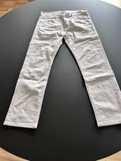 ホワイト ストレートレッグ デニムパンツ