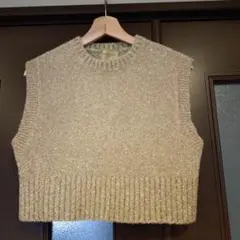 ニットショート丈ベスト