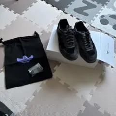 adidas アロハスーパーブラックスニーカー