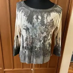 ビジュー付きグレー系花柄長袖トップス