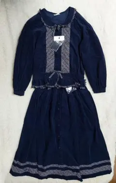 美品　日本製　紺色ブラウススーツ　モデル番号あり