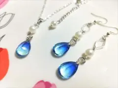 No.1078  水色のしずく型のガラスビーズのピアス&ネックレスセット