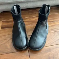 黒いジッパー付きショートブーツ　23.5