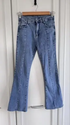 センターシーム フレアデニムパンツ カットオフ