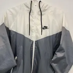 Nikeフード付きナイロンジャケットホワイト／グレー　値下げ可能！