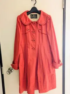 オレンジ色のコート