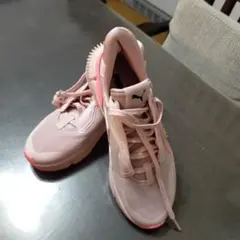 プーマスニーカー
