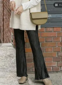 ブラック プリーツ フレアパンツ