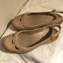 Crocs ⭐️ベージュ サンダル スリングバック約20cm 花かざり　素足