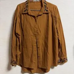 ブラウン刺繍入りシャツ Mサイズ