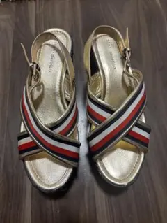 TOMMY HILFIGER ゴールド ストラップ サンダルのサムネイル