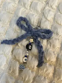 【ハンドメイド】　ビーズチャーム付き 編み物リボンキーホルダー 韓国