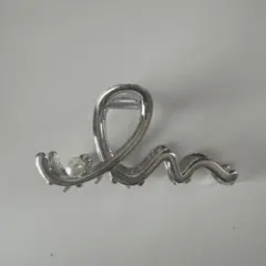 シルバー 波状 ヘアクリップ パール付き
