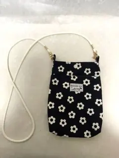 手作りバッグ スマホショルダーバッグ 黒のデイジー柄