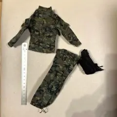 ミリタリーフィギュア　迷彩服　ウエストポーチ　パーツ
