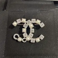 CHANEL キラキラストラス定番ブローチ 新品 2022 aw - メルカリ