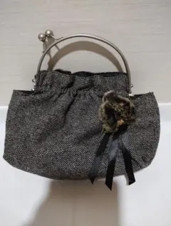 フリルデザイン ブラックハンドバッグ