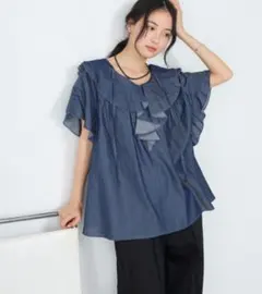 【forksy.】ラッフルフリル ライトデニム フレンチスリーブブラウスのサムネイル