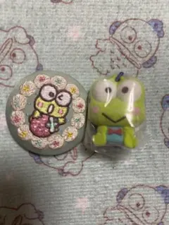 サンリオけろけろけろっぴ刺繍缶バッチ・フロッキーマスコット2