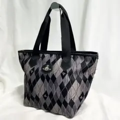 ヴィヴィアンウエストウッド オーブ 金具 ロゴ アーガイル 総柄 大容量 多機能