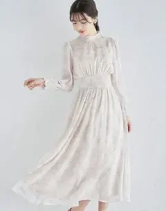 後ろリボン付きニュアンスラインフラワーシャーリングワンピース　ピンク