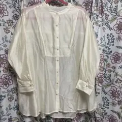 XL ラビアンジェ　アイボリー 長袖シャツ パールボタン付きのサムネイル