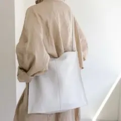 ear イアパピヨネ ぺったんワンハンドル ショルダーバッグ　本革　A4◎