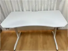 ニトリ　ゲーミングデスク　ホワイトのサムネイル