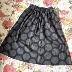 ドット柄 グレー フレアスカート　ブラック系