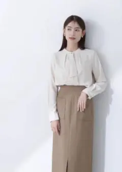 ナチュラルビューティーベーシック ラッフルボウタイブラウス S