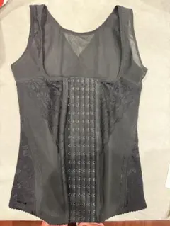 黒い補正ボディスーツ(レース付き)