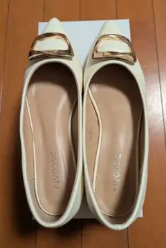 DISCOAT アイボリーポインテッドトゥパンプス Lサイズ