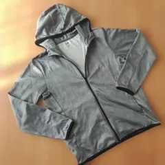 ジップパーカー